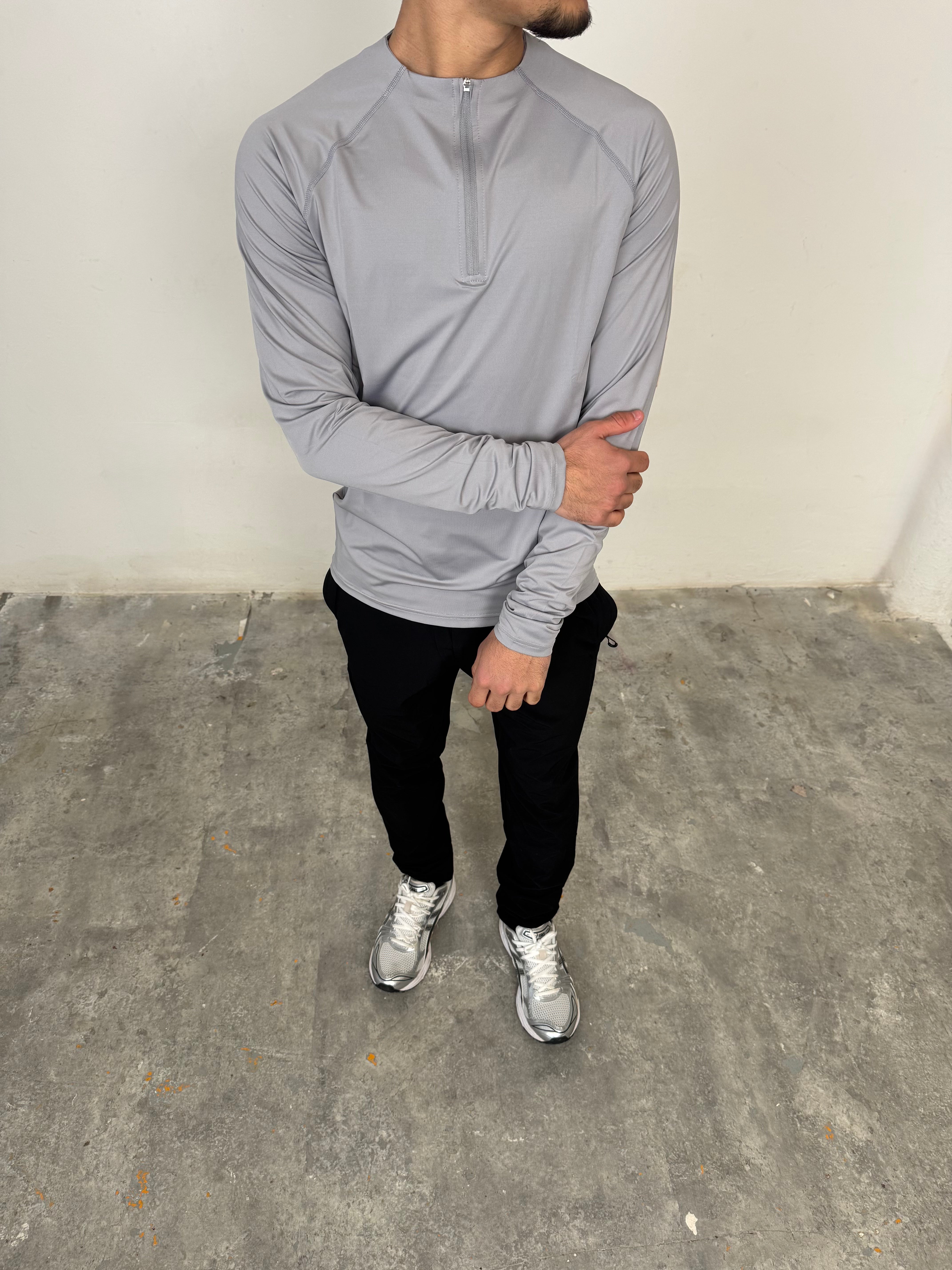 STAPLE ZIP - LIGHT GREY