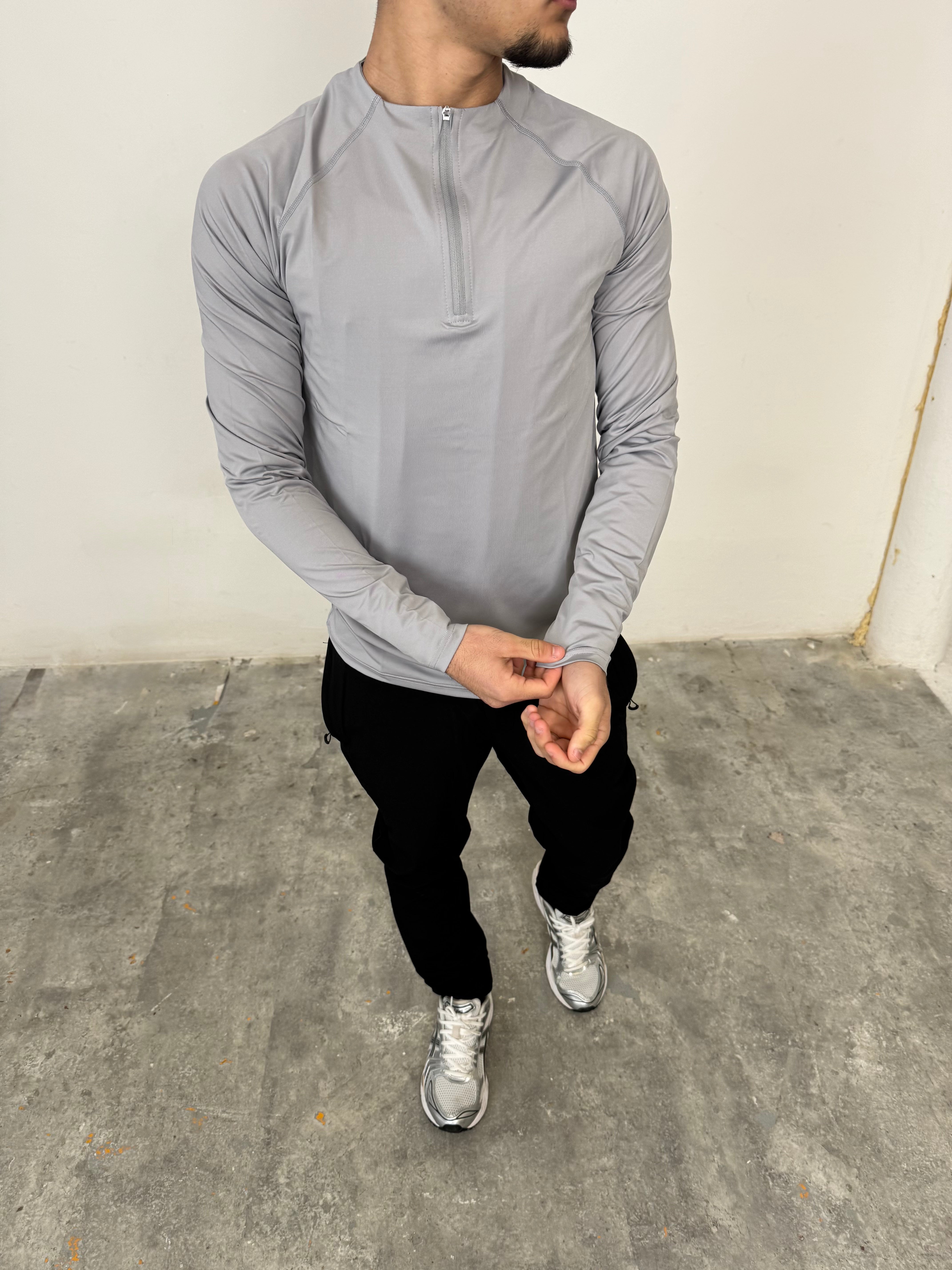 STAPLE ZIP - LIGHT GREY